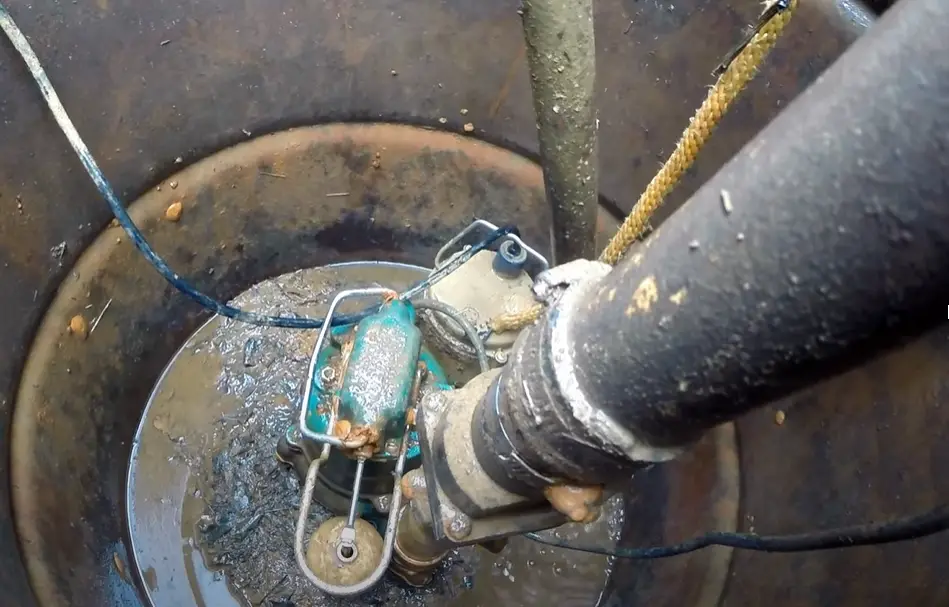 Sump pump in a dirty sump basin. Why does my sump pump smell? Stagnant water in a sump basin can let mold and mildew grow. Image credit Apple Drains